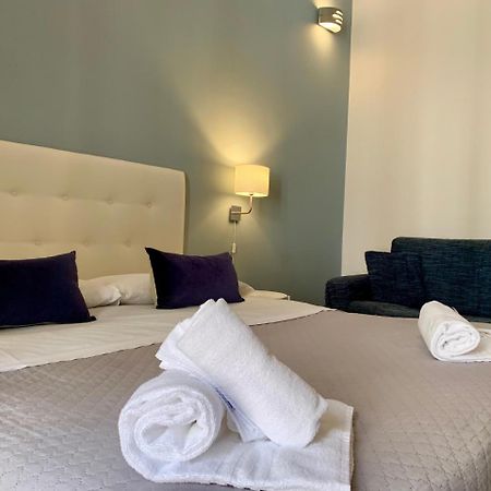 A Due Passi Dal Ponte Hotel Taranto Eksteriør billede