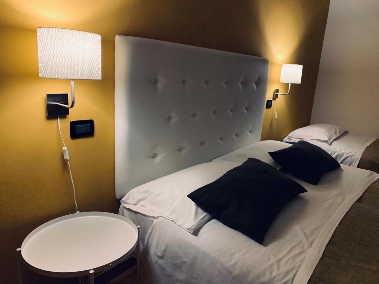 A Due Passi Dal Ponte Hotel Taranto Eksteriør billede