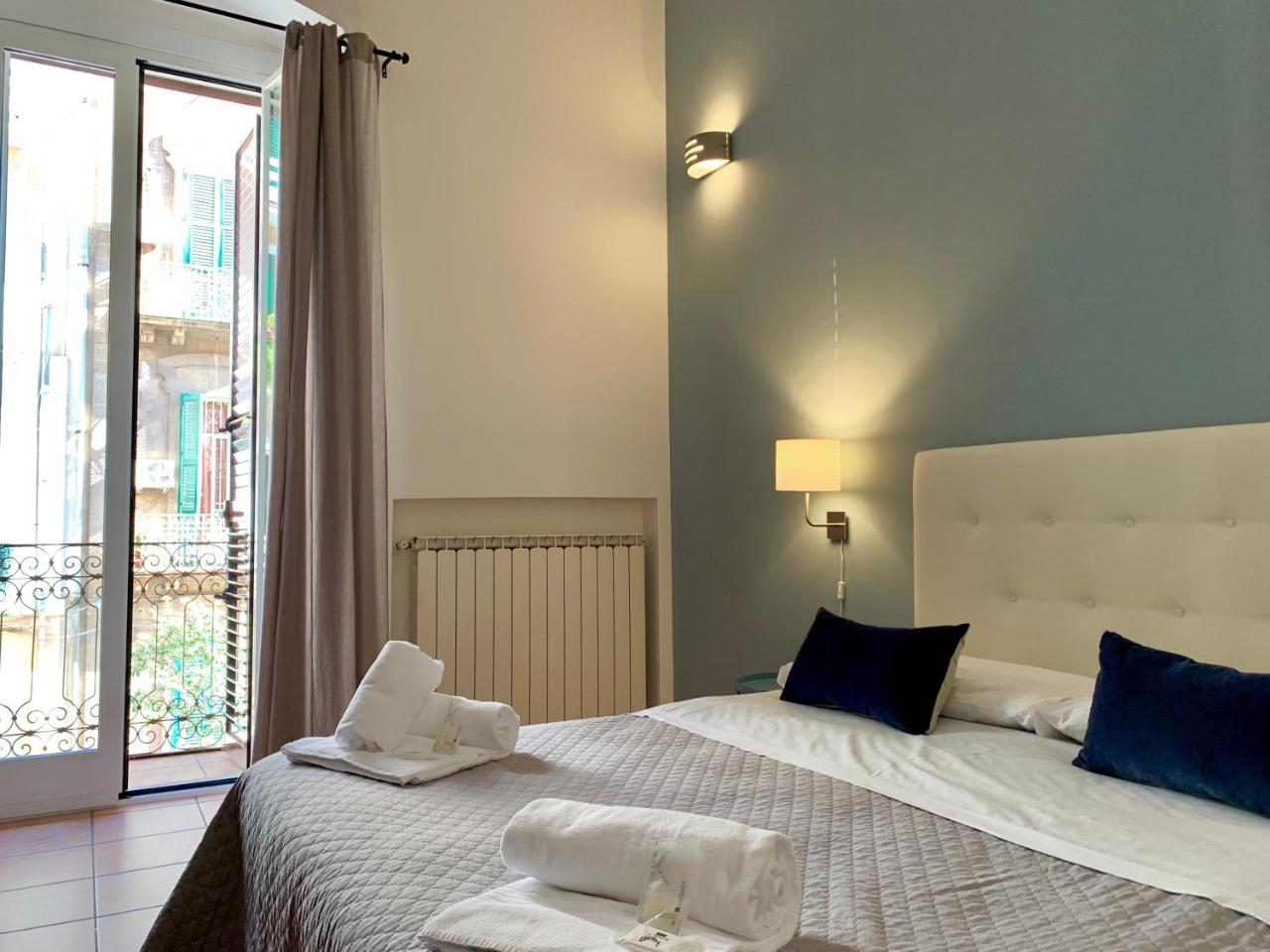 A Due Passi Dal Ponte Hotel Taranto Eksteriør billede