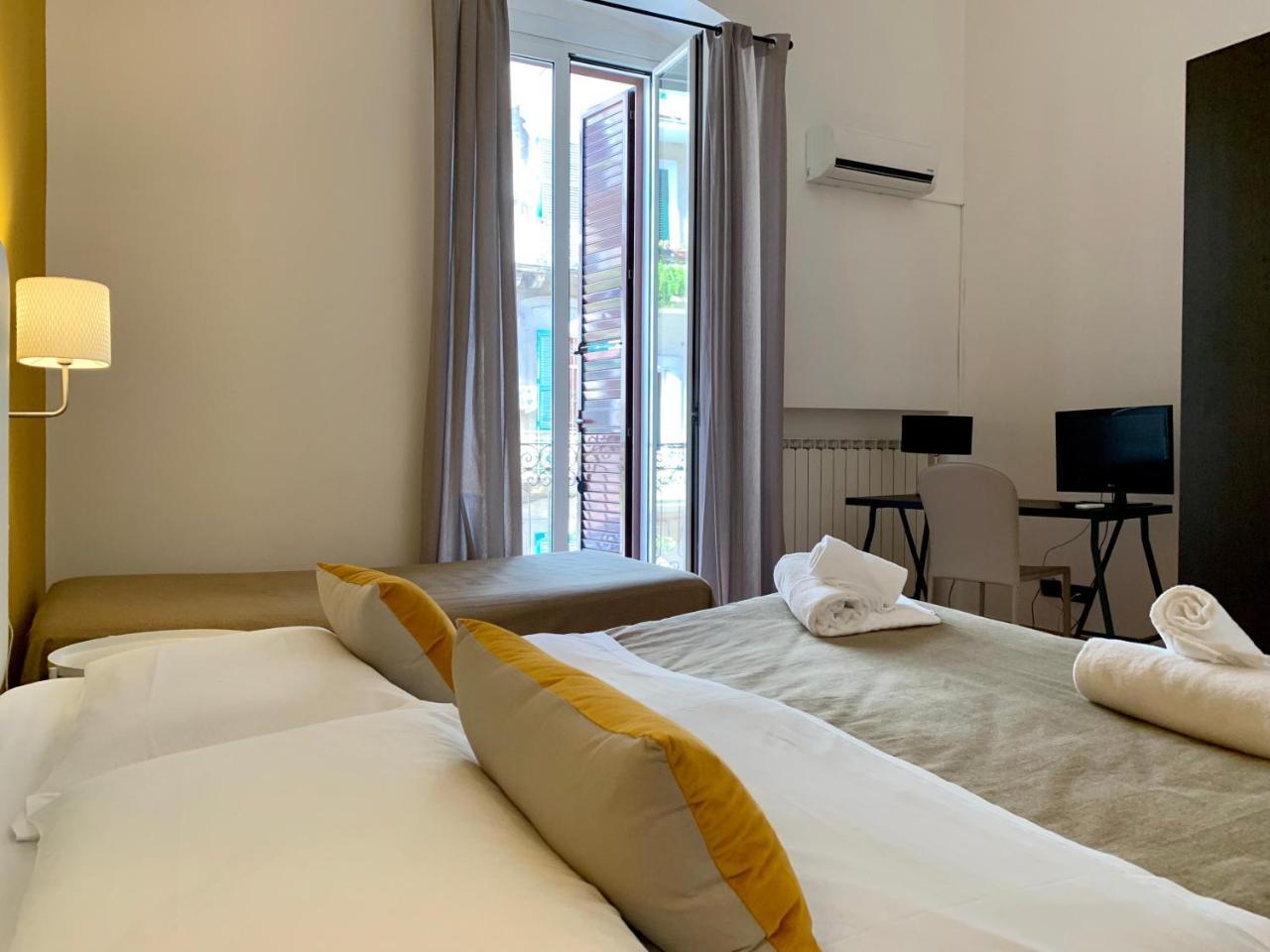 A Due Passi Dal Ponte Hotel Taranto Eksteriør billede