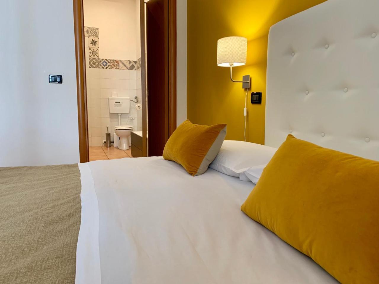 A Due Passi Dal Ponte Hotel Taranto Eksteriør billede