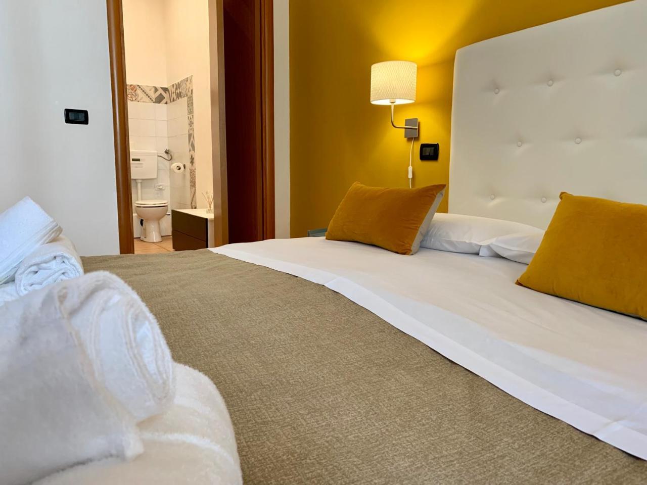 A Due Passi Dal Ponte Hotel Taranto Eksteriør billede